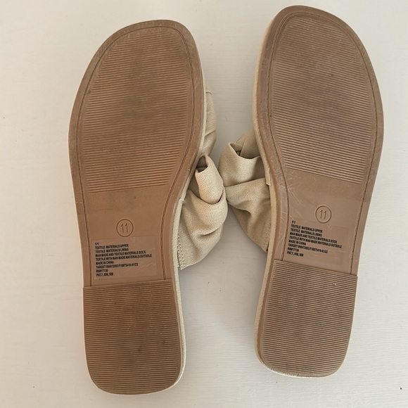 Universal Thread Target sandals - Picture 4 of 4